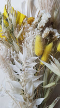 Load image into Gallery viewer, Dried Flower Baker&#39;s Box - Yellow Neutral
