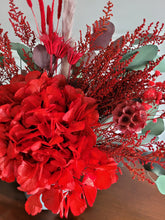 Load image into Gallery viewer, Dried Flower Bouquet - Hydrangea Red
